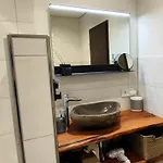 With 1 Bedroom דירה אוברוייטה
