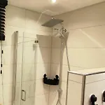 דירה With 1 Bedroom אוברוייטה